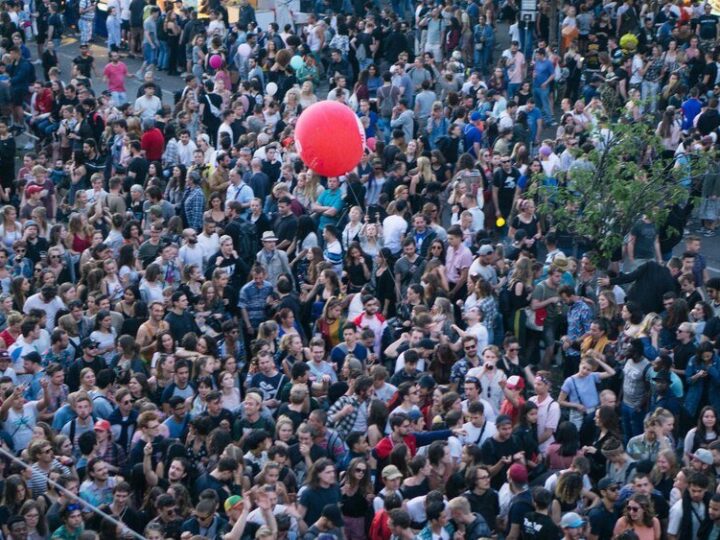 Sennik: znaczenie snów o dużej ilości ludzi