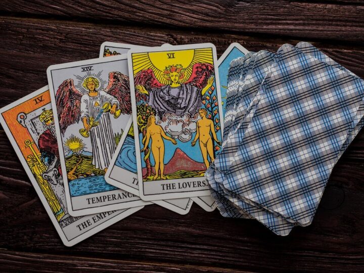 Znaczenie kart w tarocie: as karo, as kier, król pik i inne