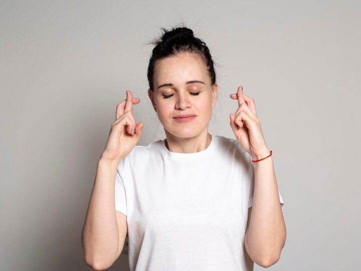 Znaczenie snów o uszach: Sennik wyciąganie woskowiny z ucha i inne interpretacje