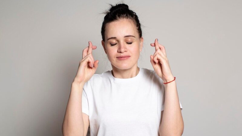 Znaczenie snów o uszach: Sennik wyciąganie woskowiny z ucha i inne interpretacje